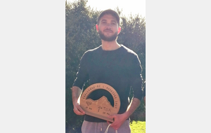 Nicolas sur la première marche du podium au challenge de l'AUVEZERE 